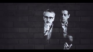 Video thumbnail of "Vincent Delerm - Les chanteurs sont tous les mêmes (en duo avec Benjamin Biolay) (Clip Officiel)"