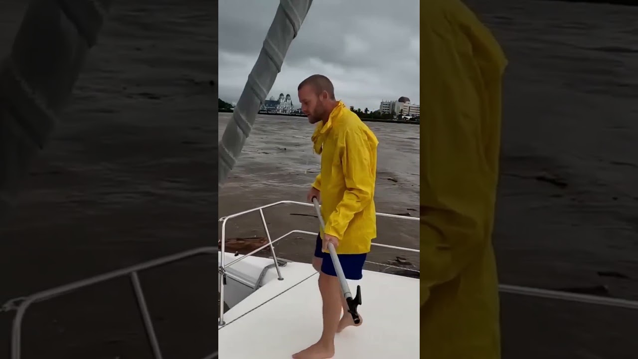 ⁣Flooding harbor in Samoa / Storm Season