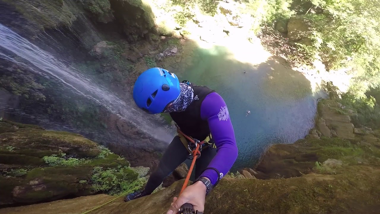 Rappel en la cascada del Chipitin
