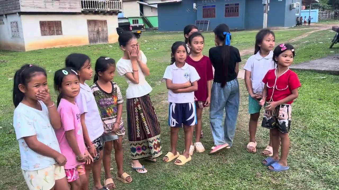 น้ำตาแทบไหล น้องธิดาลาวเดินทางกลับไทย