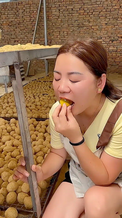 Satisfying with delicious food #aicover #cover #lagu #musik #satisfying #streetfood #shorts
