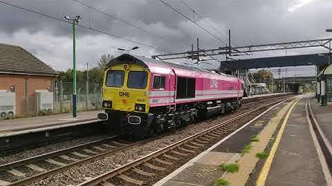 66567 (Freightliner ONE livery) passing Wolverton with a legend driver (Ilkley?) - 25 October 2021