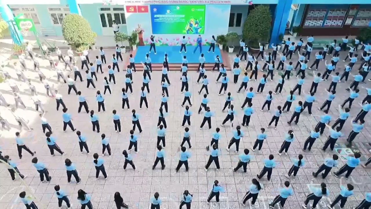 Trường Tiểu học Lê Văn Sĩ tham gia đồng diễn võ nhạc Vovinam