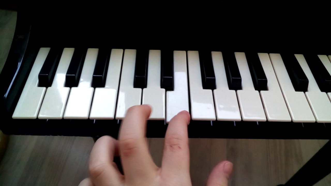 Новогодняя песня на пианино новогодние игрушки. - YouTube