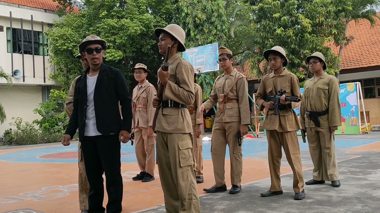 Drama Kolosal SMP Negeri 30 Memperingati Hari Pahlawan - 