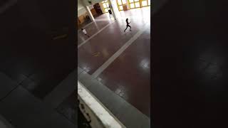 Tekerlekli Sandalyedeki Arkadaşını Oyuna Dahil Eden Güzel Yürekli Çocuk