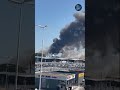 Dense colonne di fumo nero si sono levate martedì 21 luglio nei pressi dell'aeroporto di Bordeaux-Mé