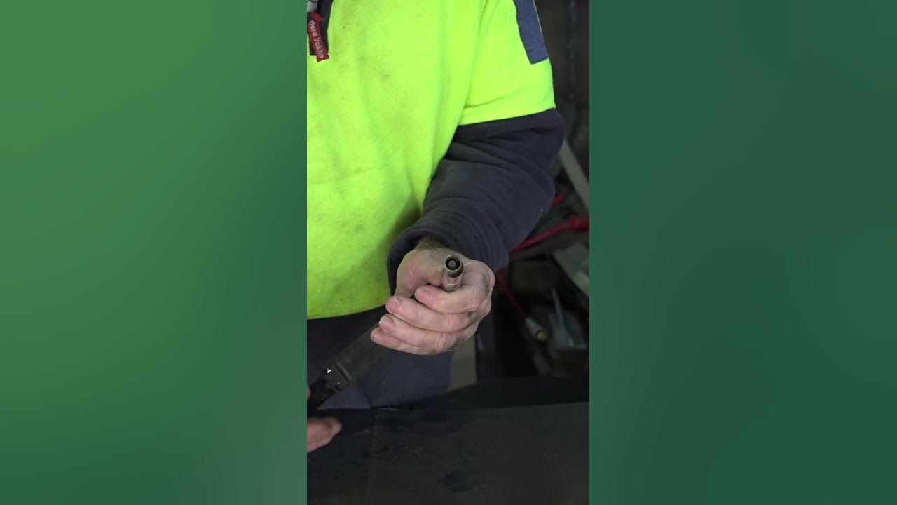 How To Remove A Wire Stuck In A Welding Torch In 10 Seconds - YouTube