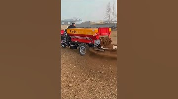 Agricultural three-wheeled dung spreader fully automatic dung spreader