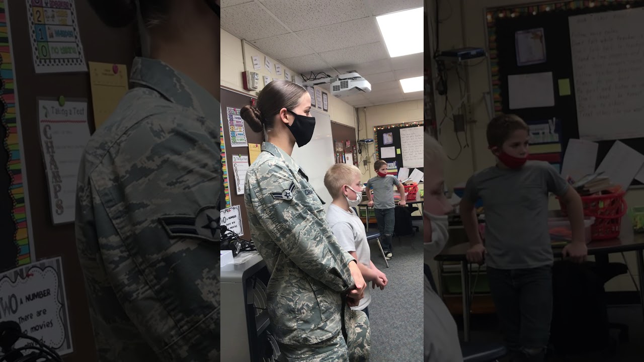 Aunt surprised nephew after a year of not seeing him