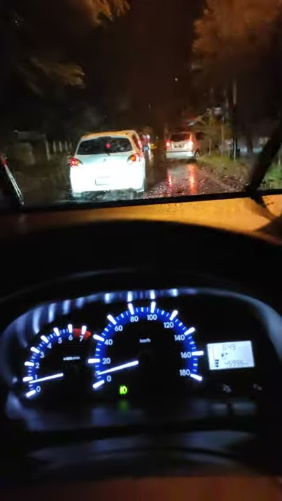 Story w.a Mengemudi malam hari gerimis