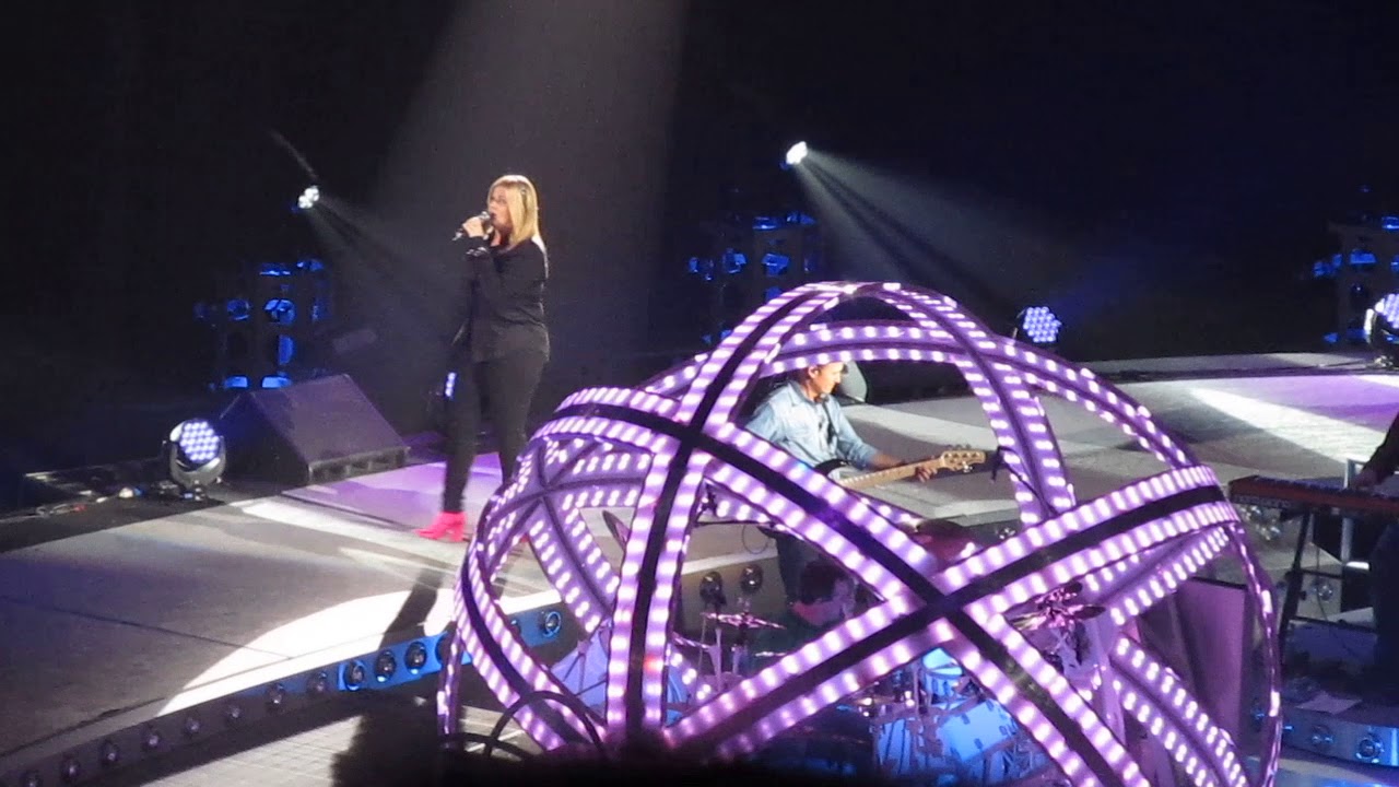 Trisha Yearwood How Do I Live Without You In Nashville TN 12 22 17 Trisha yearwood how do i live without you in nashville tn 12 22 17