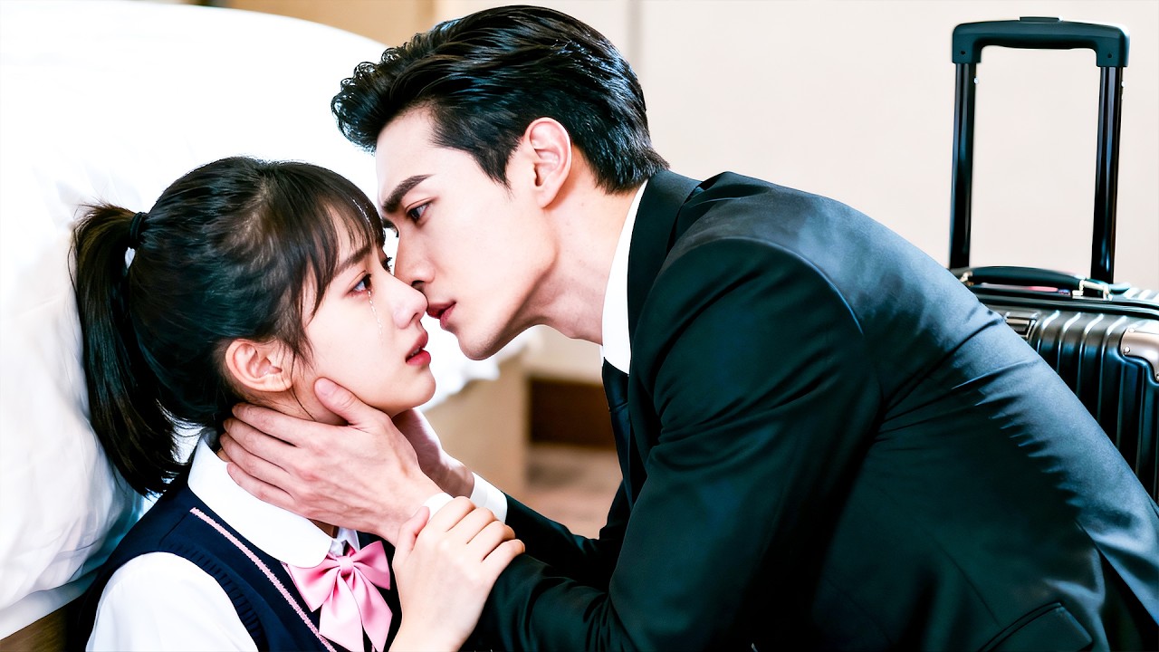 畢業當晚她吻上撫養她10年的小叔叔的唇，卻被他無情羞辱，直到聽到她出國的消息他隱忍愛意終於崩潰，滿世界尋找也要將她帶回身邊！