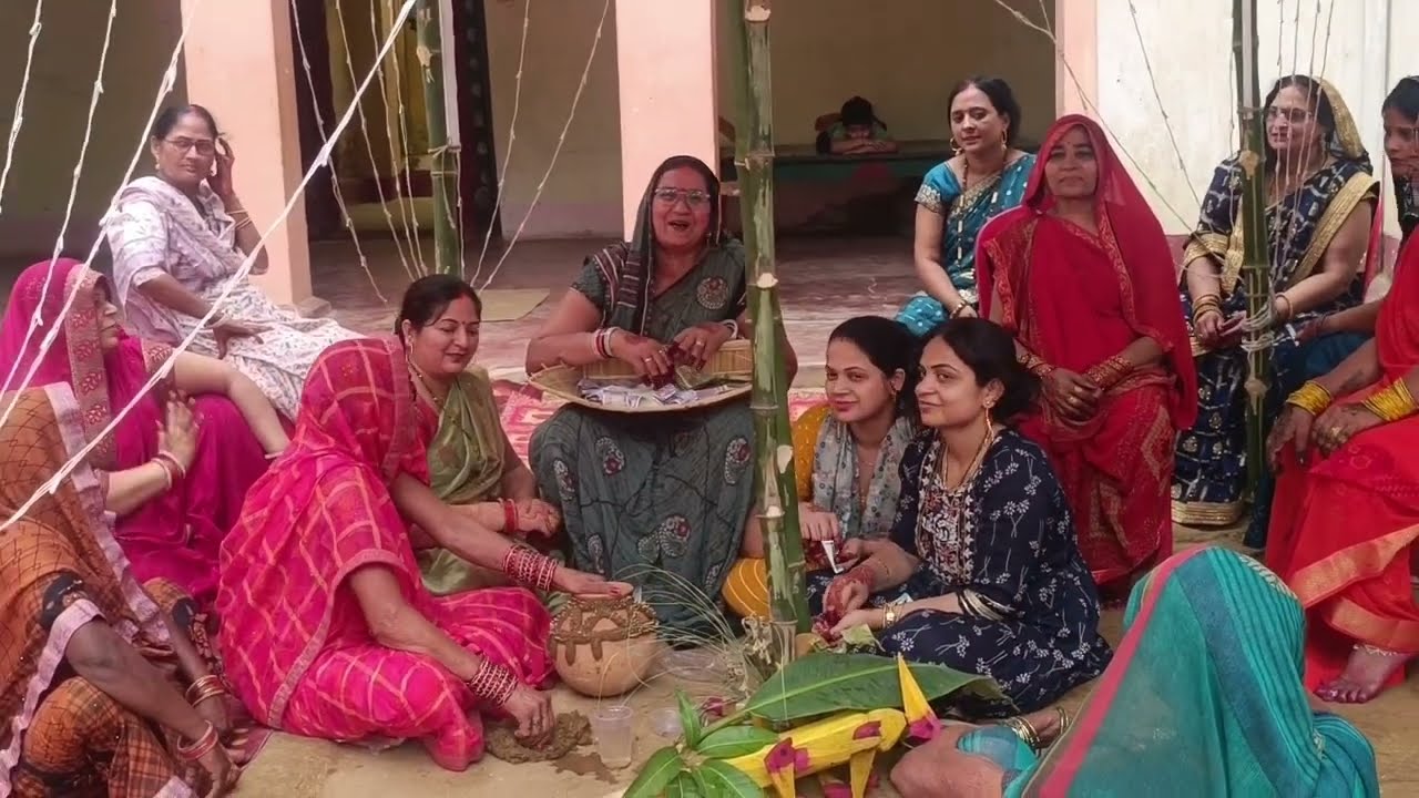 भतीजी की शादी ||कलशा गोंठते हुए पार्बती ने गाया || अपने उपर गीत भाभी की तरफ 😜हंसी मजाक का🙏 मजेदार