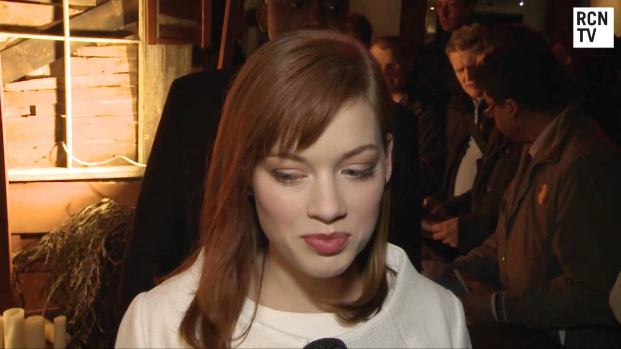Jane Levy Interview - Evil Dead UK Premiere - YouTube