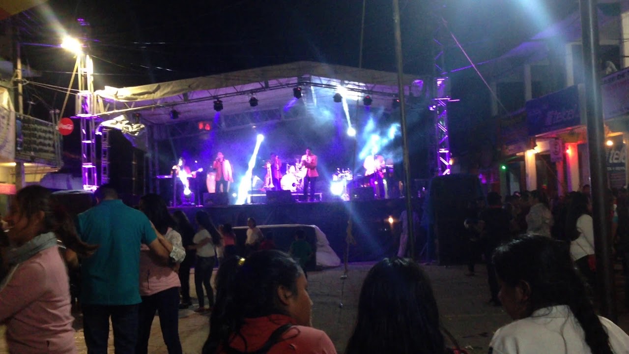 Karismas Show -Popurri de cumbias (En vivo)