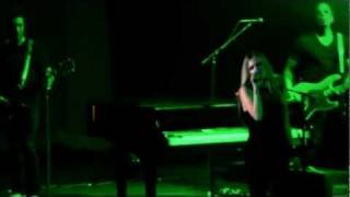 06 - Avril Lavigne - I Always Get... - Live in Milano, Italy 11-09-2011 HD www.avril-media.com