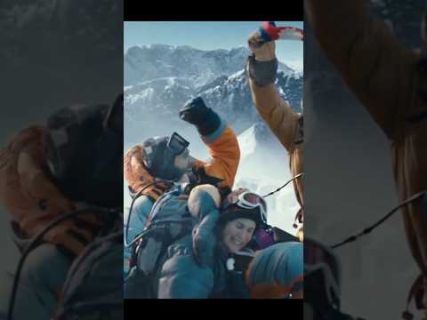 ПОДНЯЛИСЬ НА ЭВЕРЕСТ 🌄 Фильм: Эверест #фильмы #моменты #shorts #горы #кино