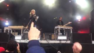 Help I'm Alive  Metric Live @ The Meadows 10-02-2016