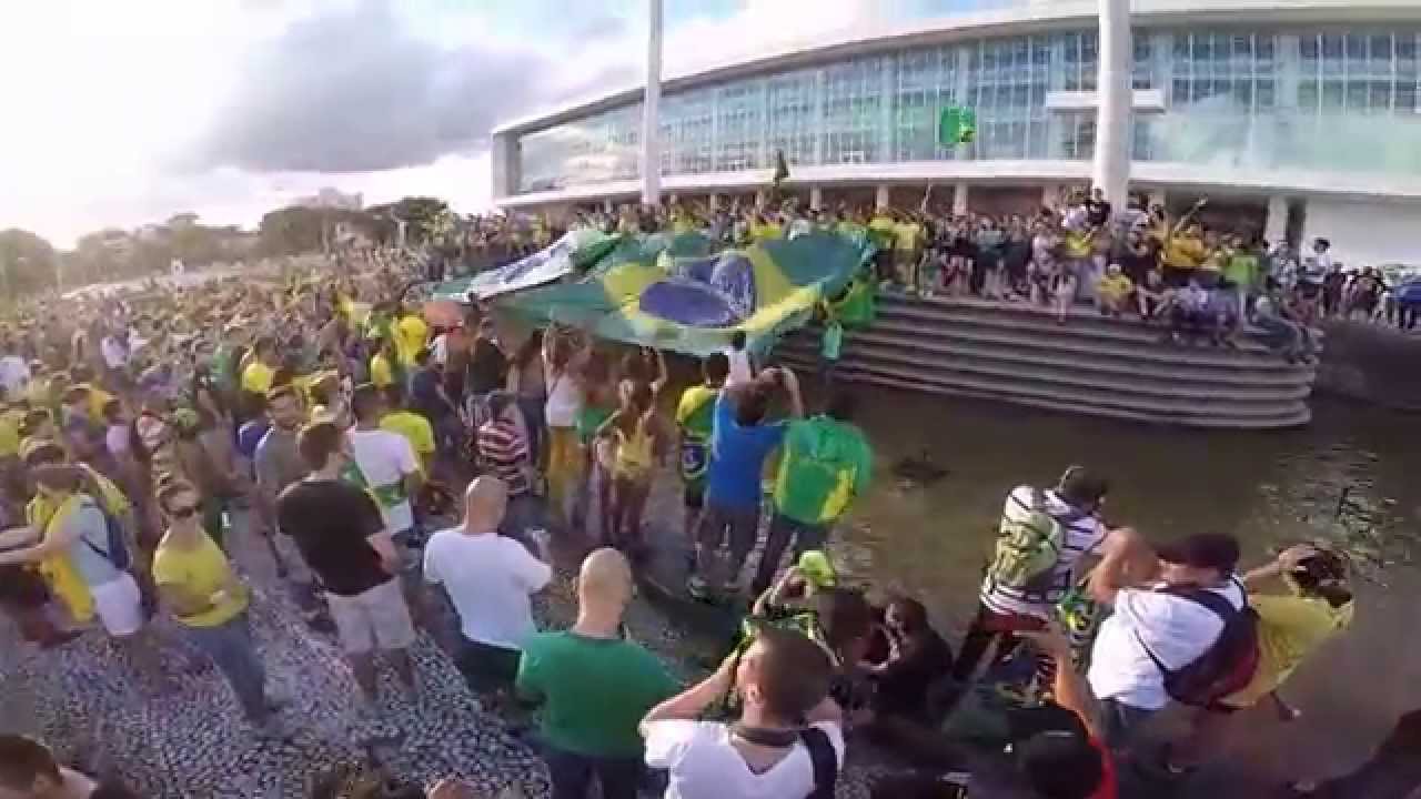 Manifestações fora Dilma e fora PT em Curitiba-PR.