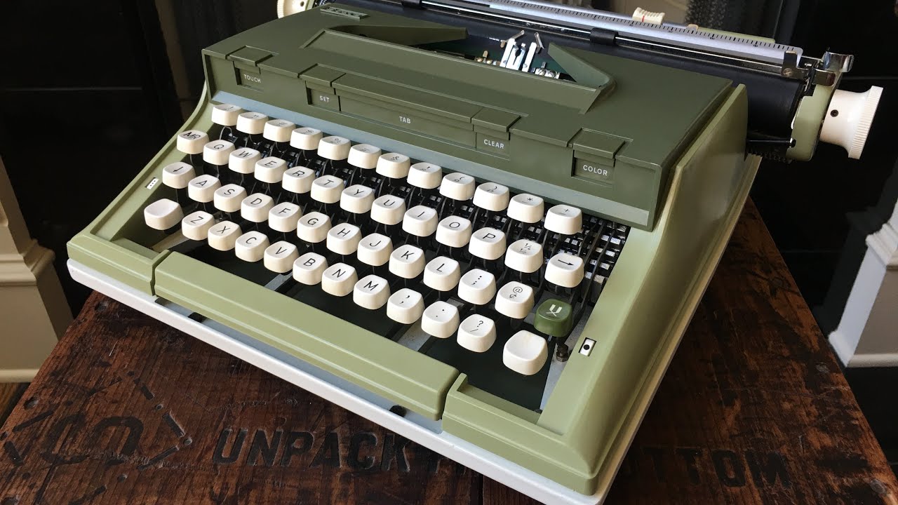 Typewriter Review: 1971 Sears Newport (by Messa)