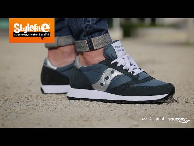 Saucony Jazz Original Sneaker blue silver (On-Feet) @Stylefile - YouTube