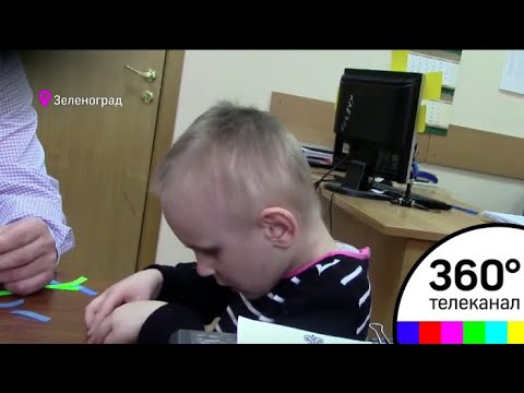 Видео: Бывшая Стейси Кейблер Джорджа Клуни представляет свою дочь