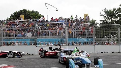 Formula E cars sliding - Why? Scarbs explains