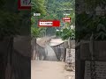 尼泊爾洪水來襲行人河道橋劇烈搖晃－ BBC News 中文 #尼泊爾  #中國