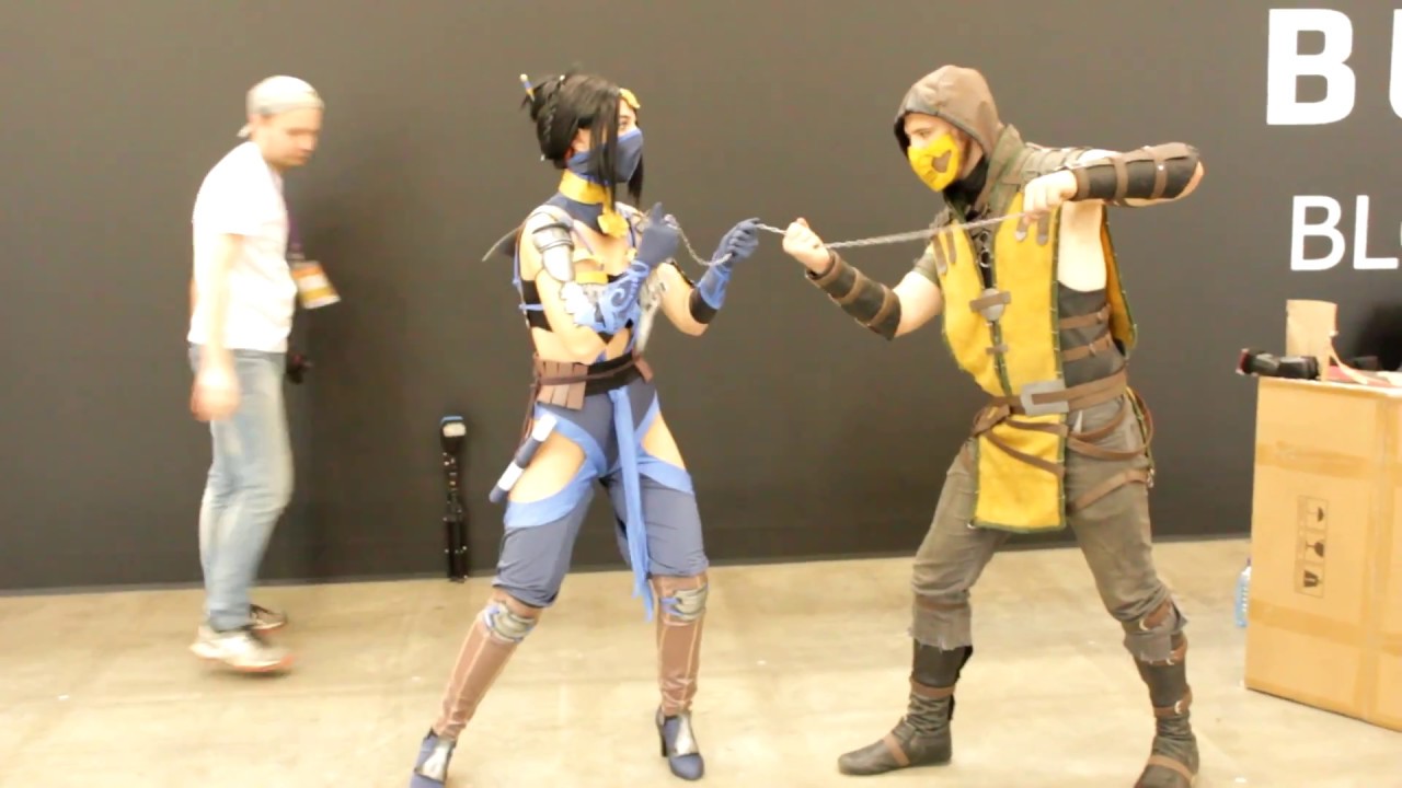 Verbazingwekkend Kitana and Scorpion (Mortal Kombat) Cosplay at Comic Con 2017 PR-86