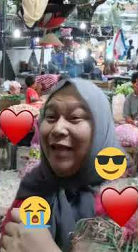Lucu makcik latah ketawa sambil terkentut