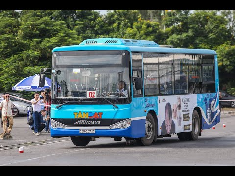 Video Những màn phô diễn tay lái đỉnh cao của tài xế xe buýt... - youtube