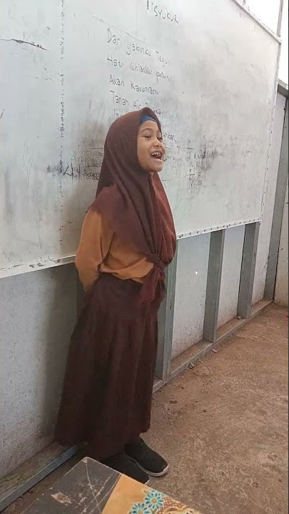 adinda tiara menyanyikan lagu sorak sorak bergembira