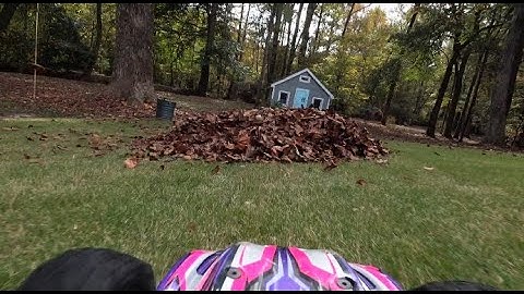 Traxxas Rustler 4x4 vxl - Pile of leaves and testing the GoPro 8 Hyper Stability