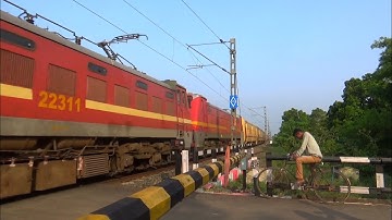 Fast And Furious Speed Twins Wap4 Pulling Malda Intercity Express Furiously Skipping Out Railgate
