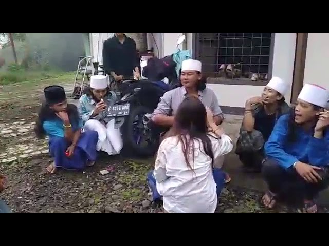 Viral!!  Nadzom Alfiyah Ibnu Malik (Versi Buruh Tani) Awas Ikut Goyang class=