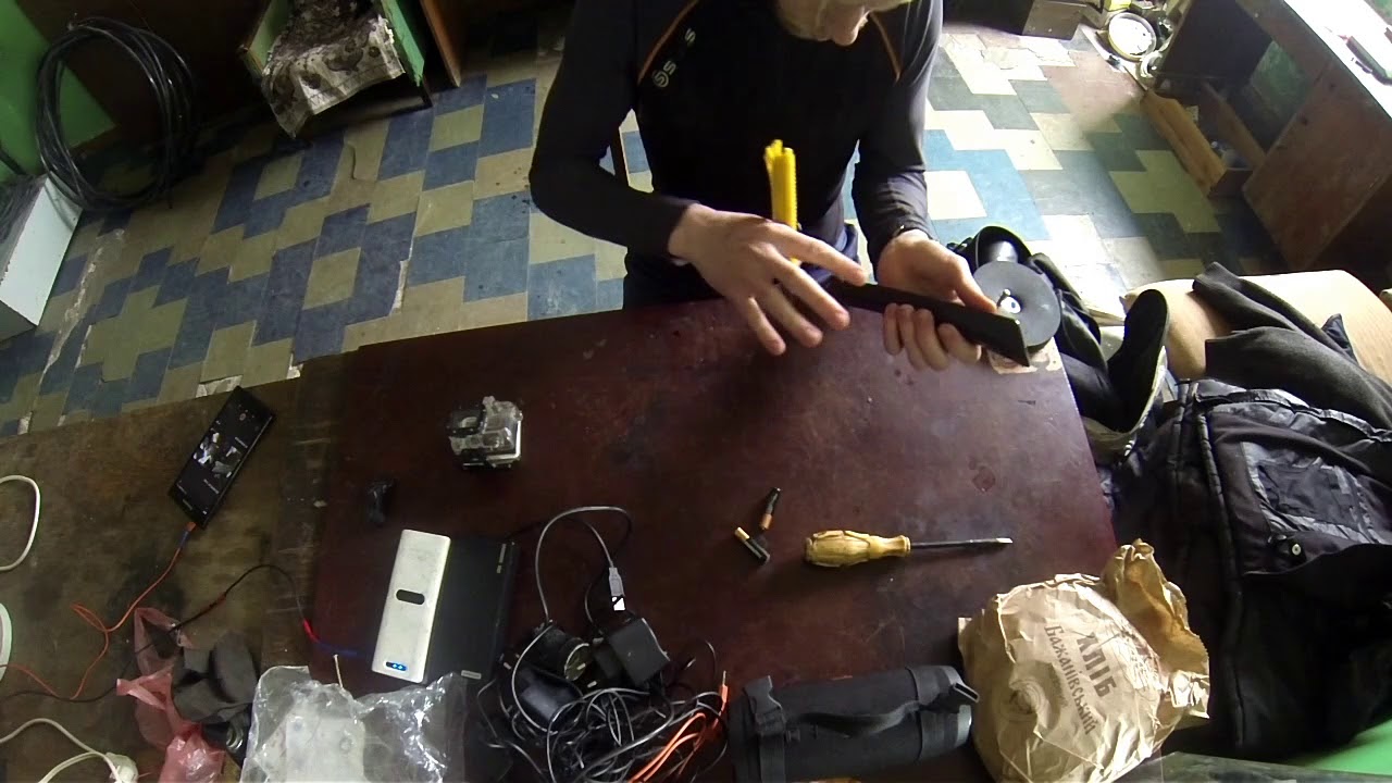 Чистка платы ПДУ. Был залит какой то липкой жидкостью. - YouTube