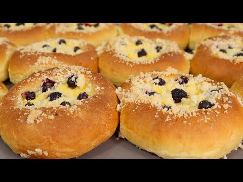 Пуховые ВАТРУШКИ с ягодами и штрейзельной крошкой