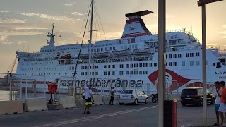 Depuis le port d'Almeria, scènes avec la communauté marocaine, moments d'embarquement sur le bateau
