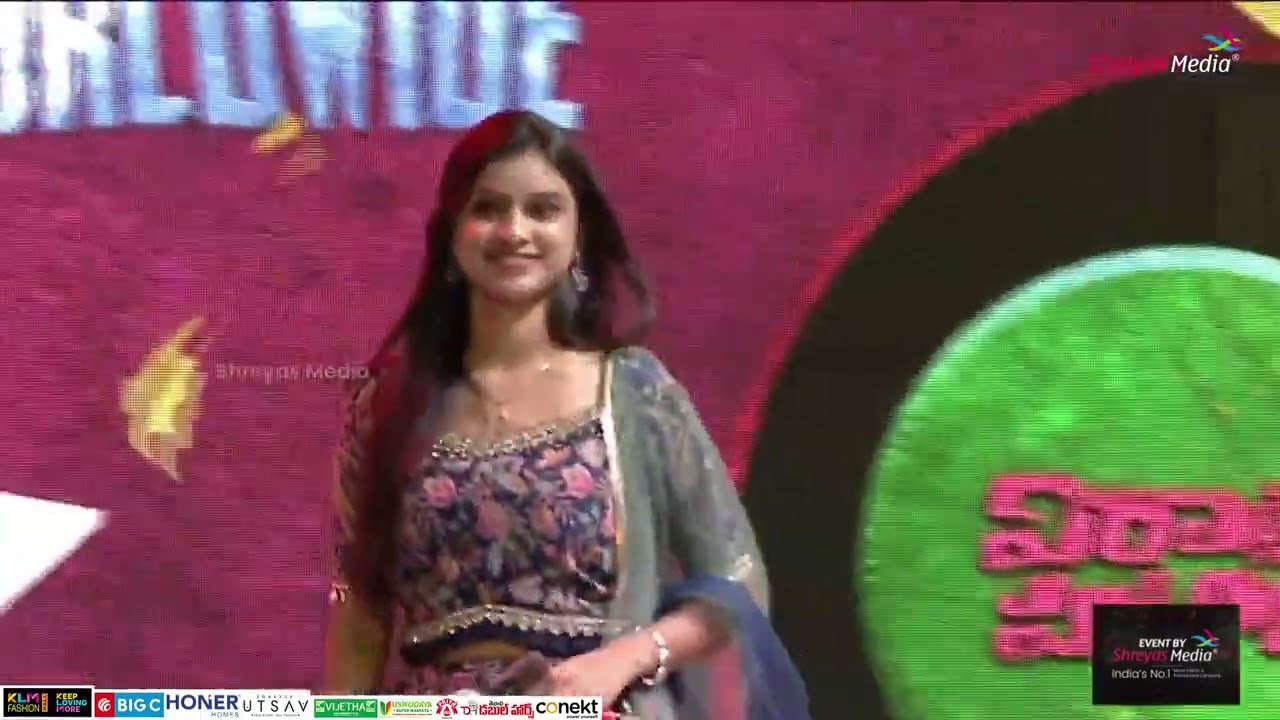 Singer Divya Maalika Sings Kolu Kolu Song from Virata Parvam @ Virata Parvam Pre Release Event