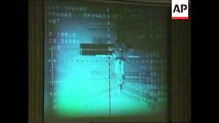 RUSSIA/SPACE: SUPPLY SPACESHIP DOCKS WITH MIR