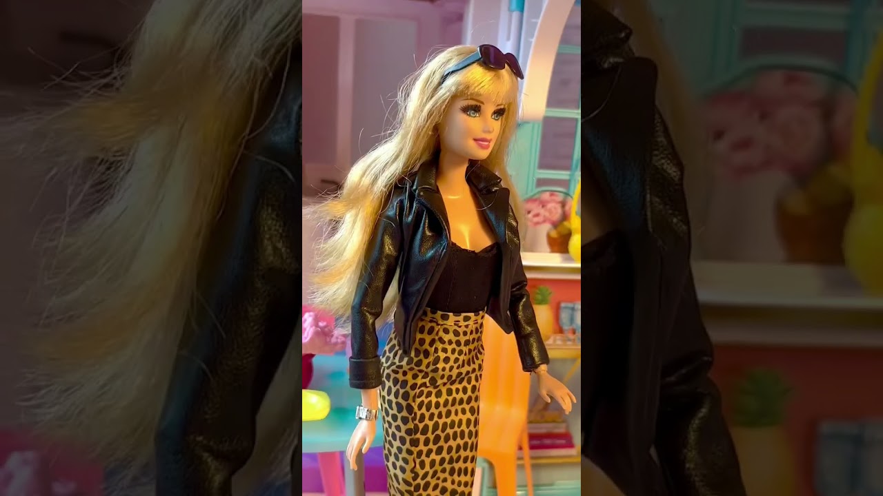 Barbie Collector Black Label looks review in hand city chic