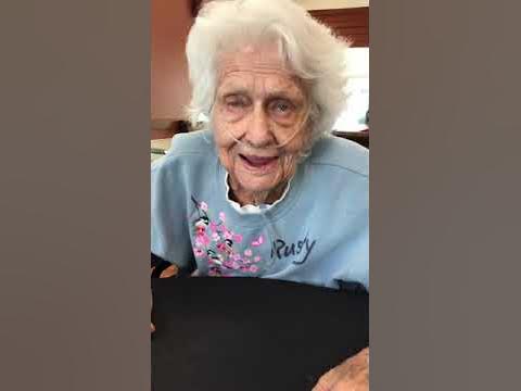 Rusty Warren sings to Liz Rizzo - YouTube