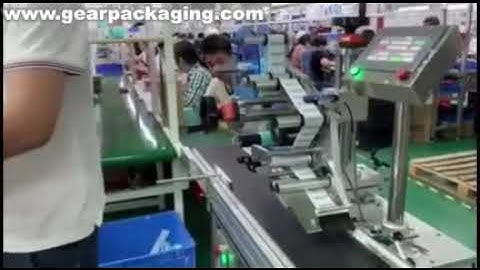 Automatic carton box barcode adhensive sticker top labeling machine label applicator