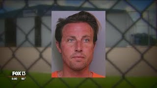 Details Fleeing suspect tries to escape on wing of plane Guide