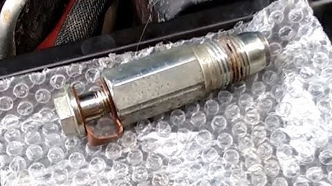 r51 d40 2.5TD diesel fuel pressure relief valve change.