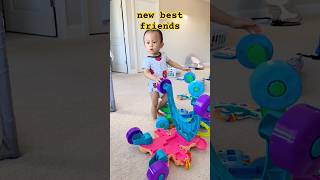 Tèo bật hai con chó ngã lun  🫶😃 #babymoments #babyjoy #babyjoydaily #momlife #momlifeusa