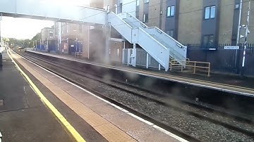 Trains at Elstree & Borehamwood once again 25/10/25