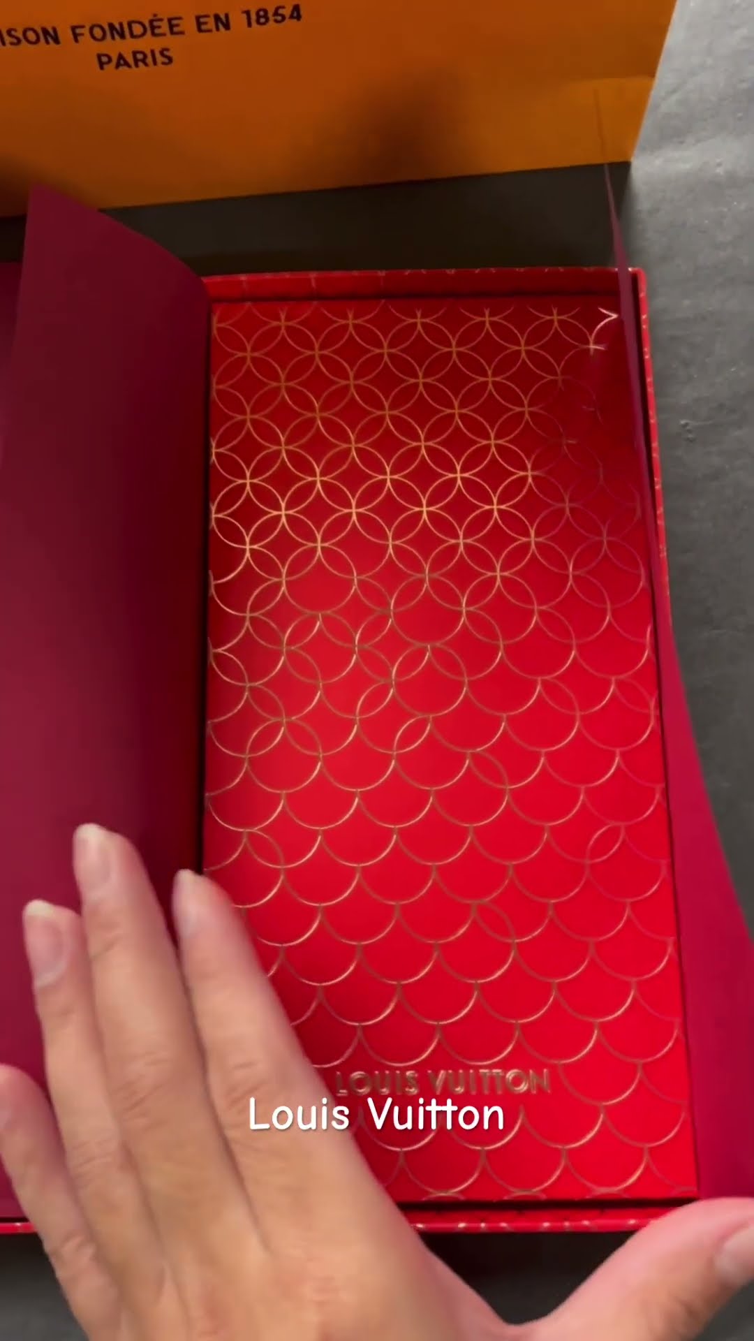 ⭐︎新品⭐︎ 箱付き⭐︎ Louis Vuitton グレー 手袋 LOUIS VUITTON - LOUIS VUITTON ルイヴィトン グローブ・LV スクリプト