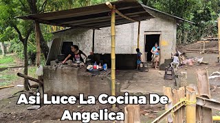 Angelica Da Gracias A Fredy Por Su Cocina Nueva 4/5